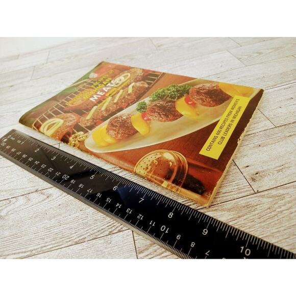 Favorite Recipes of Michigan Meats Cookbook 1965 Booklet Women's Club Vintage - Picture 2 of 11